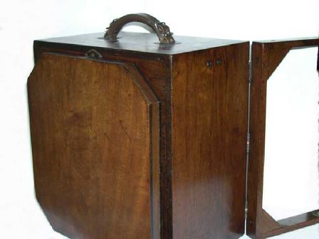 Antenna can be mounted onto the cabinet's rear for easy portability