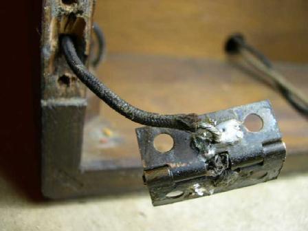 Hinges are part of the antenna circuit
